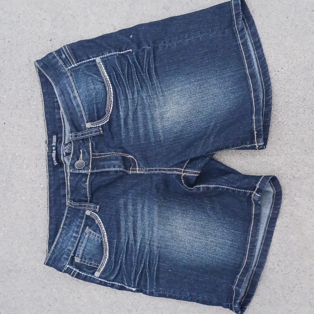 Vanilla Star women's darkwash stretch jean shorts size 10